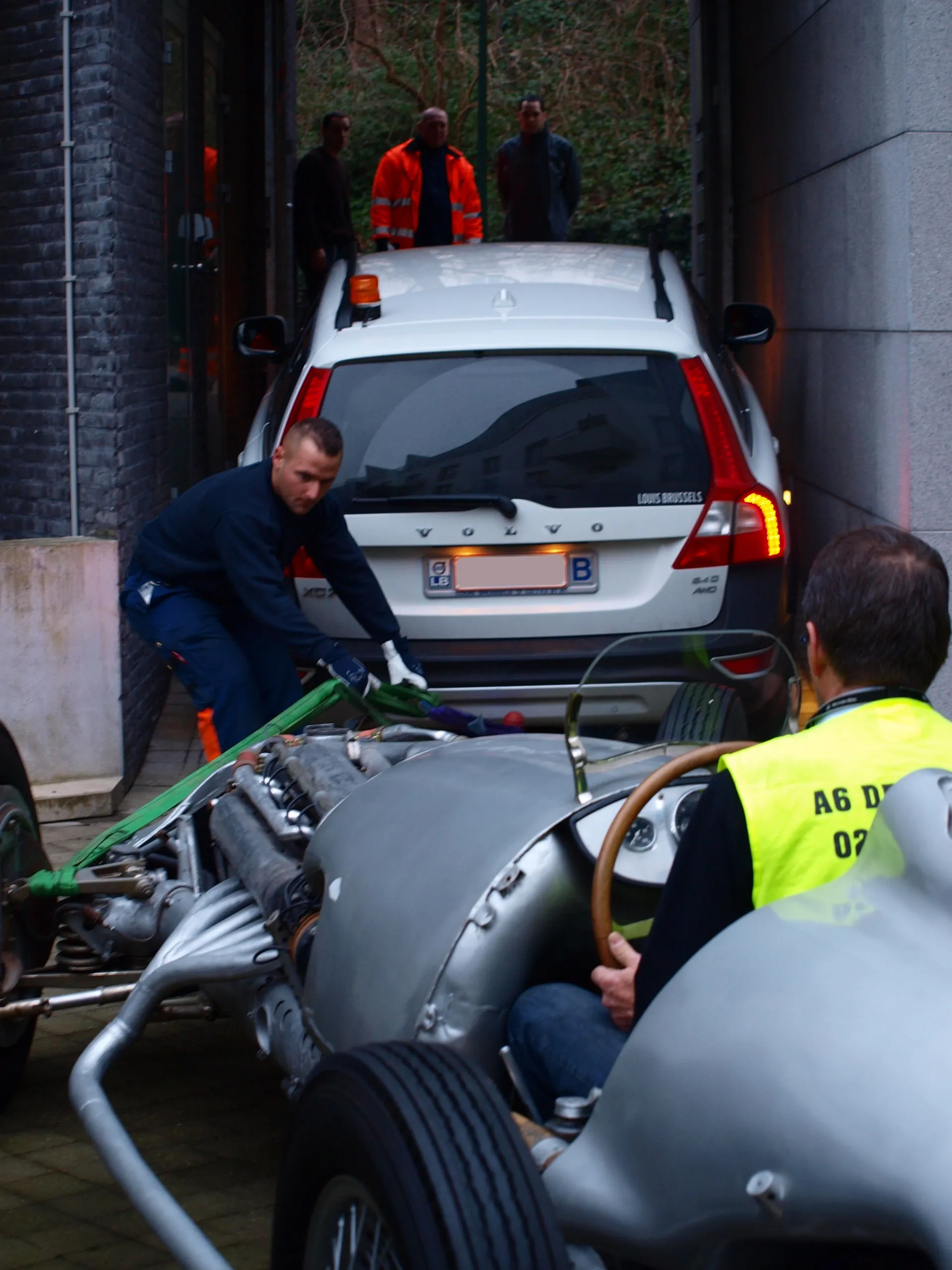 Vooroorlogse Mercedes Zilverpijl wordt gelost in Brussel
