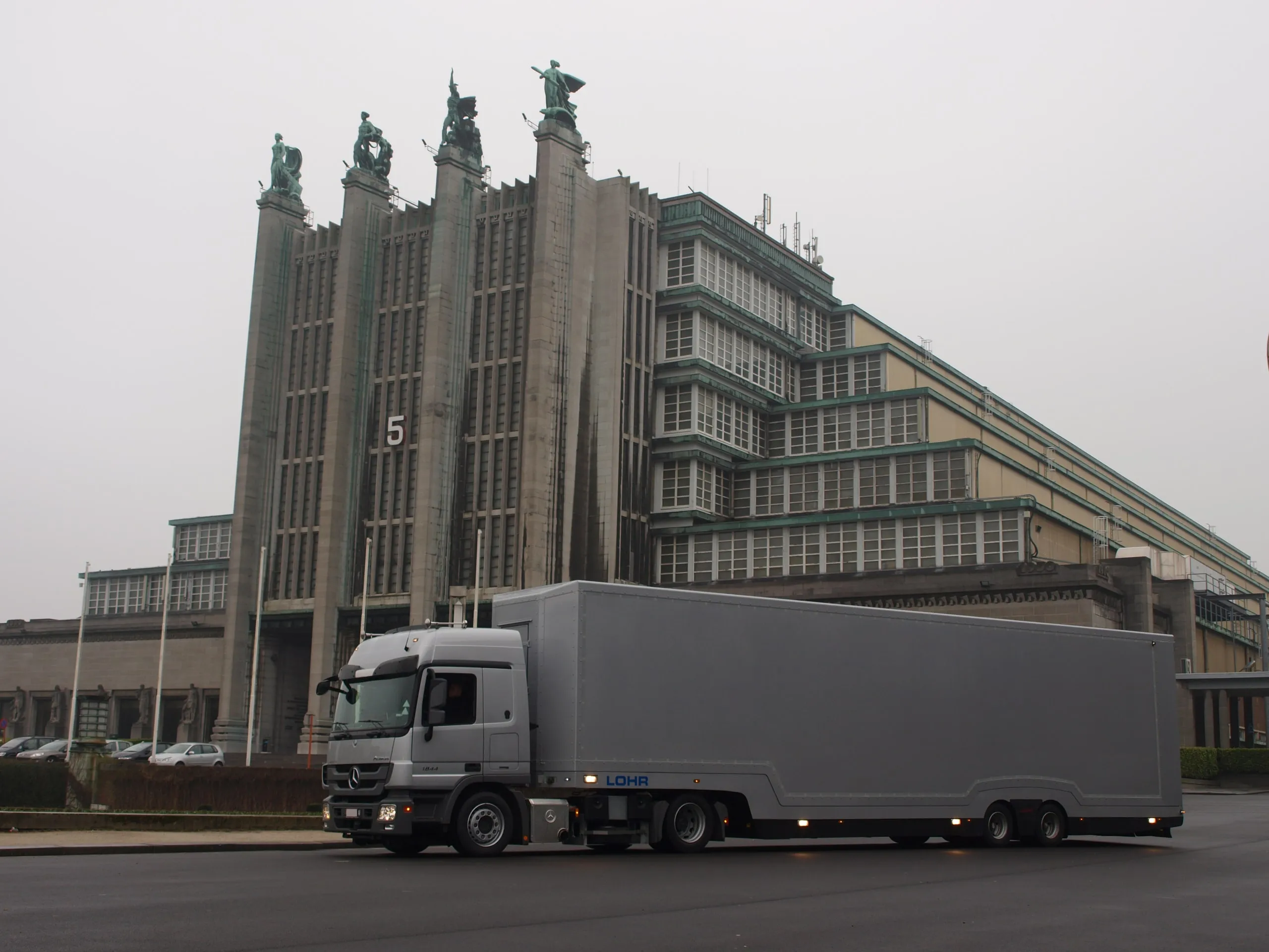 Transporter voor de artdecopaleizen van het Brusselse tentoonstellingsterrein